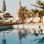 Ξενοδοχείο Petradi Lounge 4*